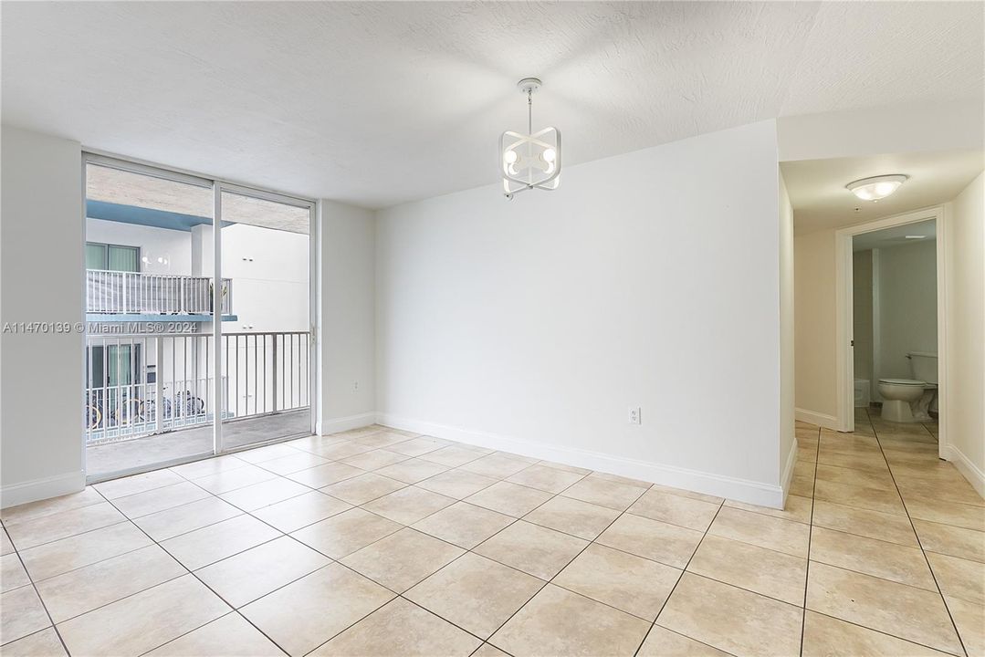 For Sale: $344,000 (3 beds, 2 baths, 1032 Square Feet)