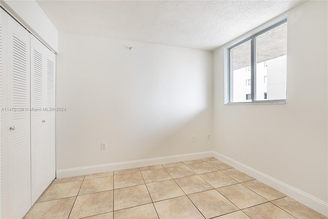 For Sale: $344,000 (3 beds, 2 baths, 1032 Square Feet)