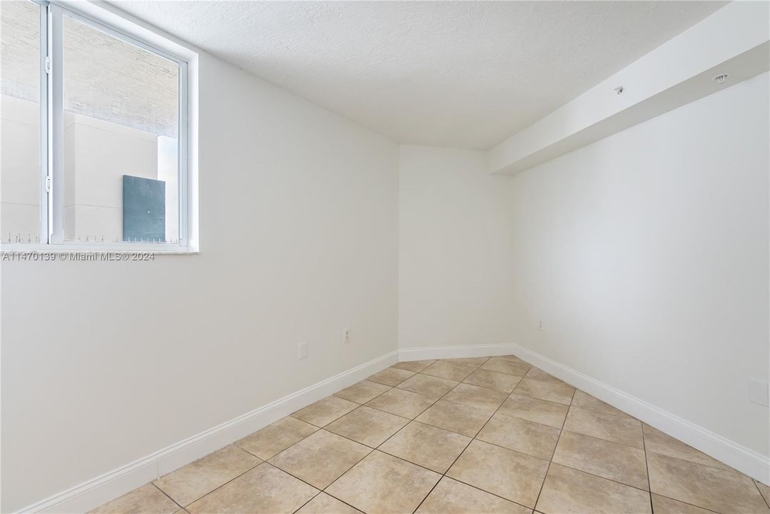 For Sale: $344,000 (3 beds, 2 baths, 1032 Square Feet)