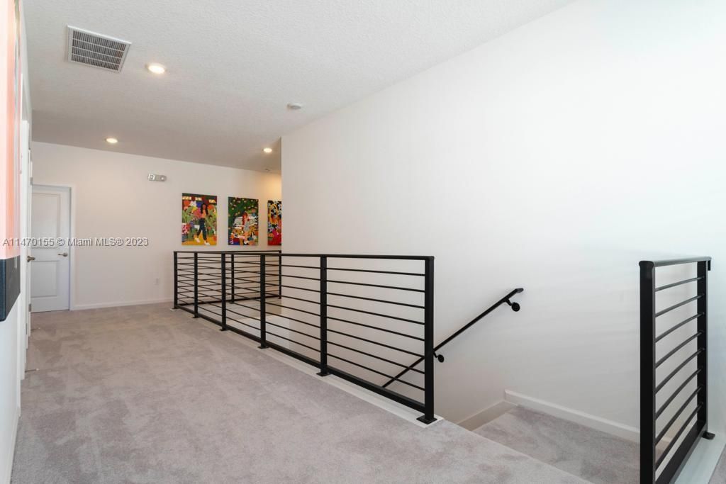 Recently Rented: $4,400 (6 beds, 6 baths, 3451 Square Feet)