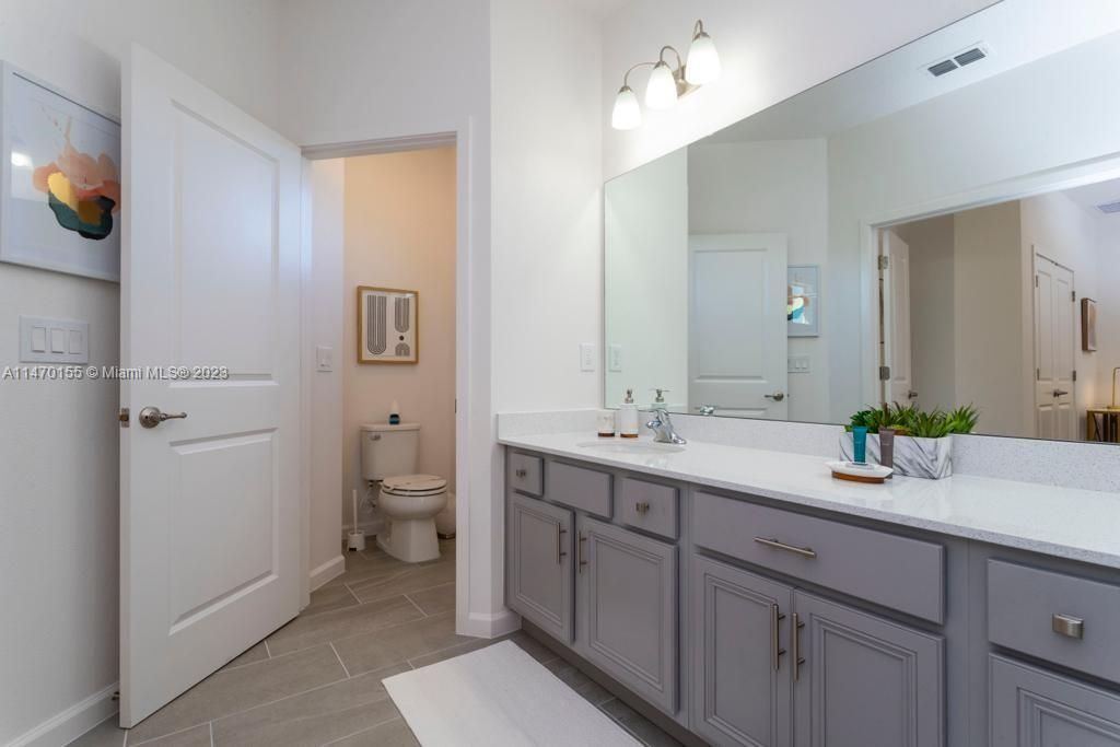 Recently Rented: $4,400 (6 beds, 6 baths, 3451 Square Feet)