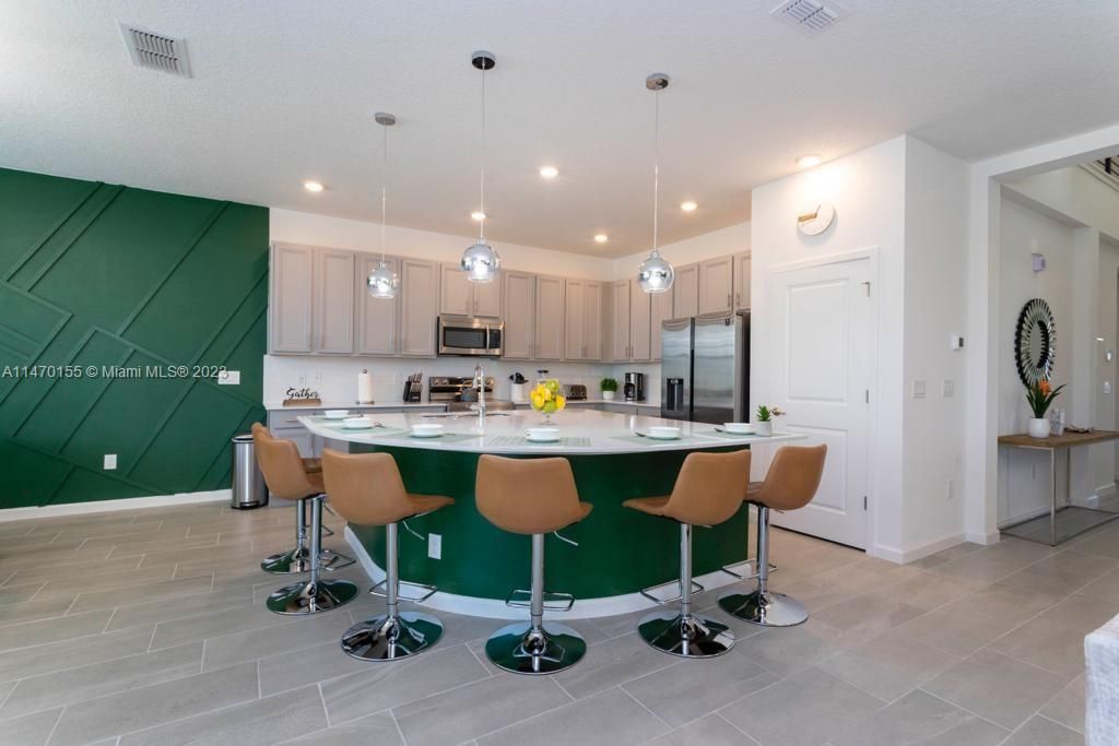 Recently Rented: $4,400 (6 beds, 6 baths, 3451 Square Feet)