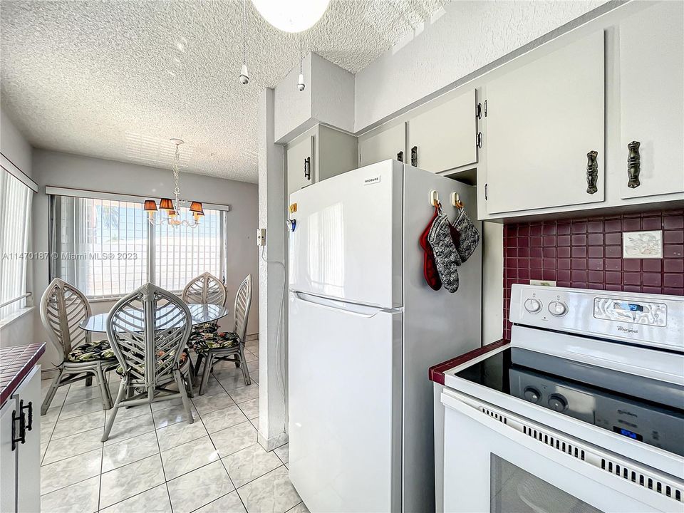 Vendido Recientemente: $106,000 (2 camas, 1 baños, 848 Pies cuadrados)