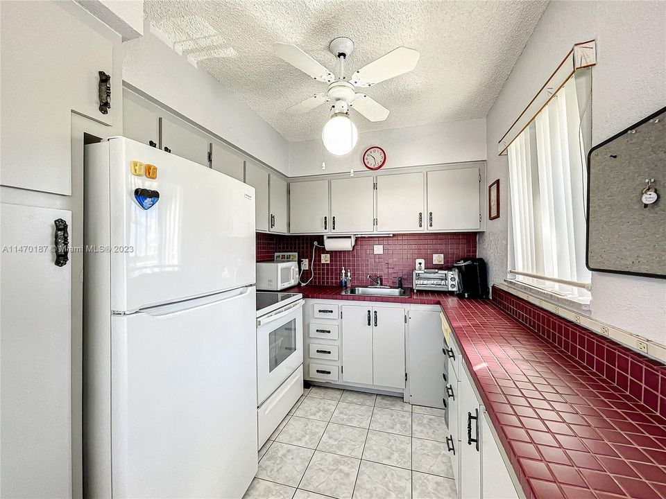Recently Sold: $106,000 (2 beds, 1 baths, 848 Square Feet)