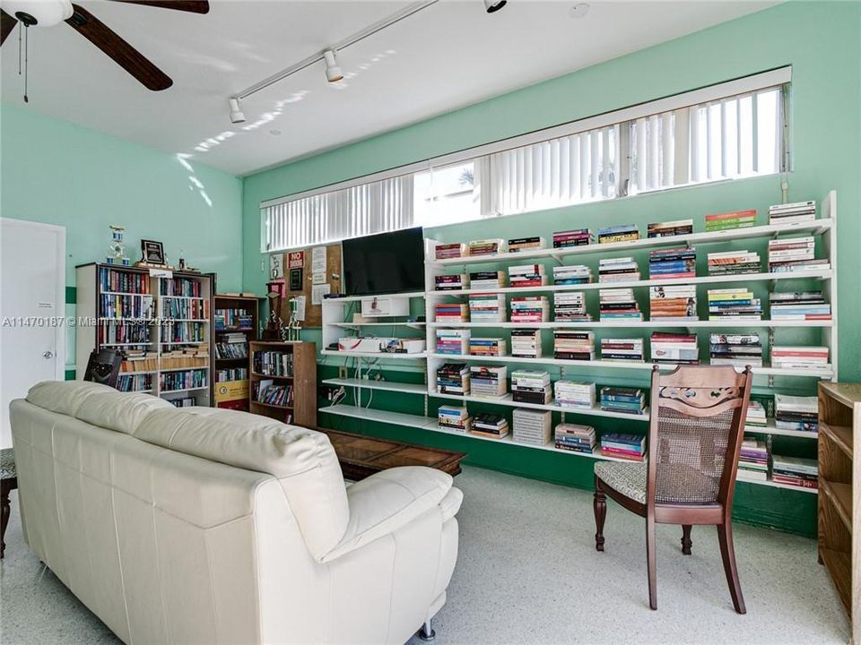 Vendido Recientemente: $106,000 (2 camas, 1 baños, 848 Pies cuadrados)