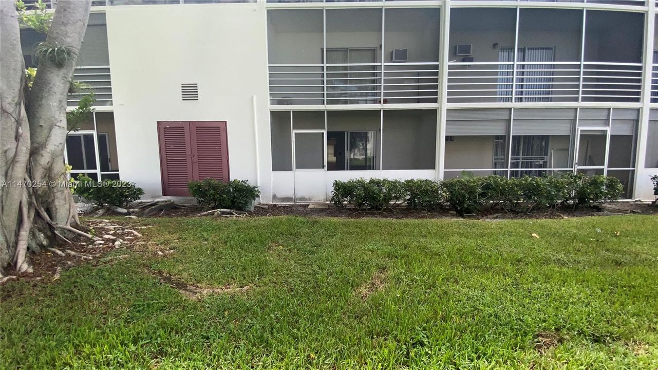 Active With Contract: $120,000 (1 beds, 1 baths, 601 Square Feet)