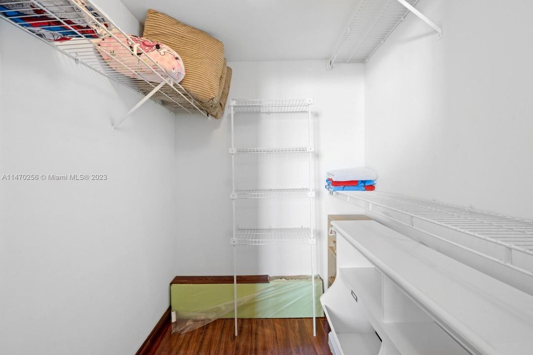 Recently Rented: $2,725 (2 beds, 2 baths, 1180 Square Feet)