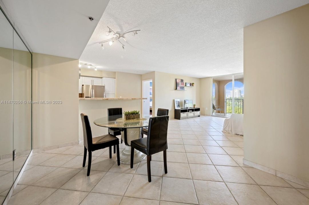 Recently Rented: $2,725 (2 beds, 2 baths, 1180 Square Feet)