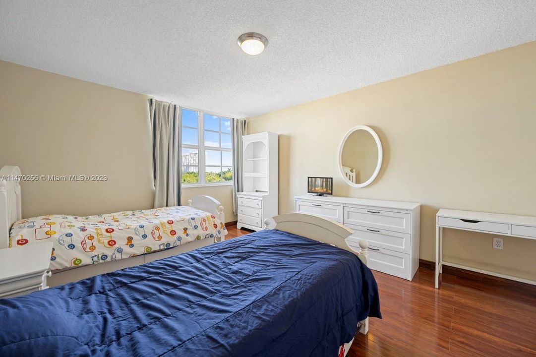 Recently Rented: $2,725 (2 beds, 2 baths, 1180 Square Feet)