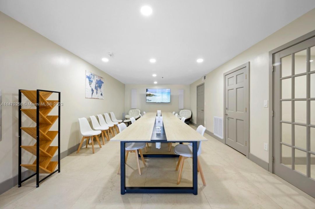 Recently Rented: $2,725 (2 beds, 2 baths, 1180 Square Feet)