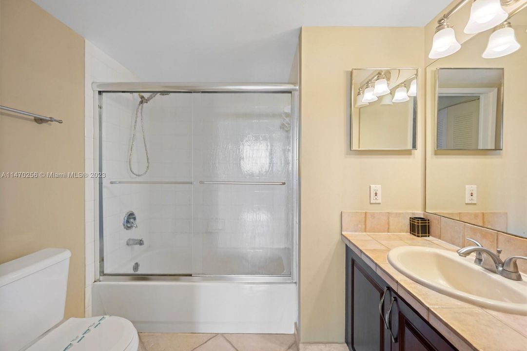 Recently Rented: $2,725 (2 beds, 2 baths, 1180 Square Feet)