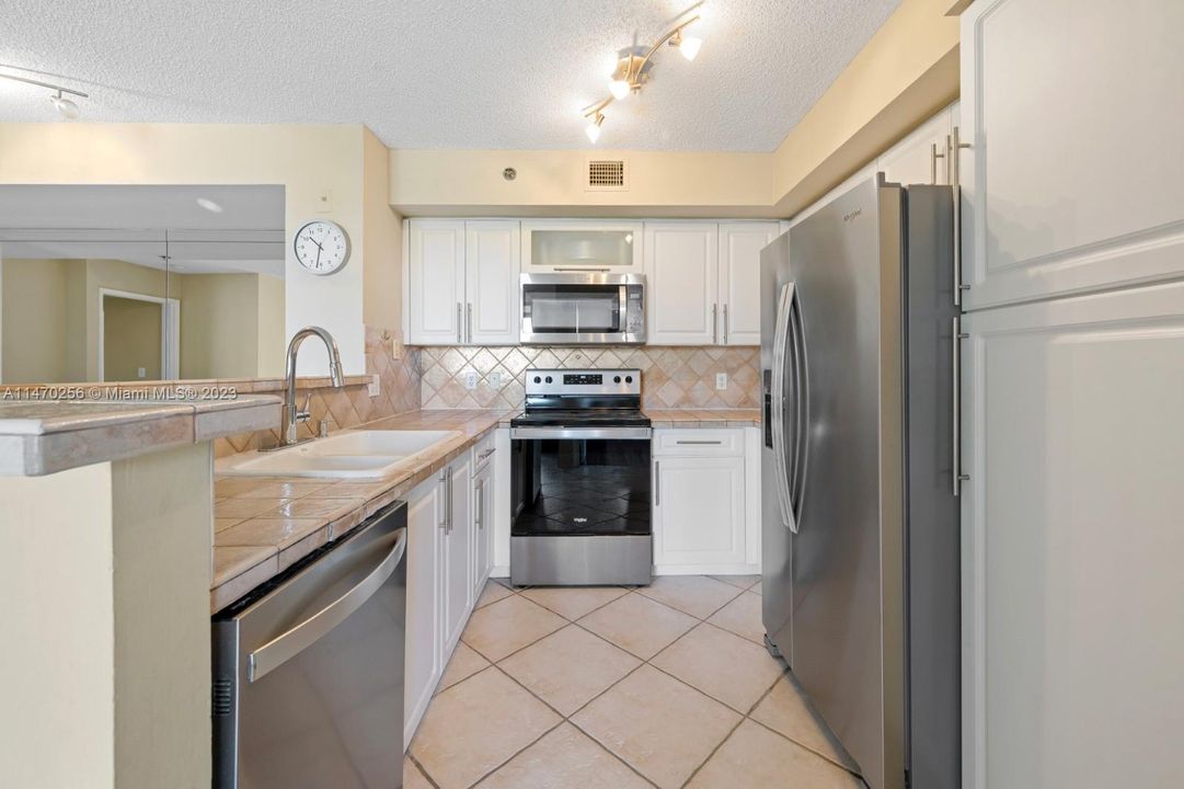 Recently Rented: $2,725 (2 beds, 2 baths, 1180 Square Feet)