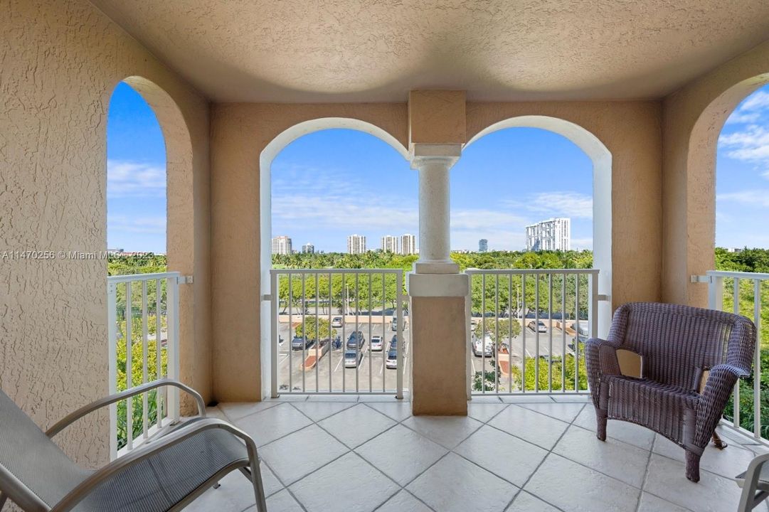 Recently Rented: $2,725 (2 beds, 2 baths, 1180 Square Feet)