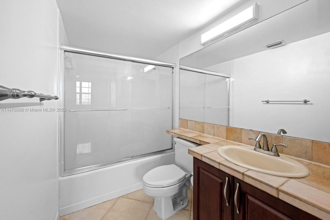 Recently Rented: $2,725 (2 beds, 2 baths, 1180 Square Feet)