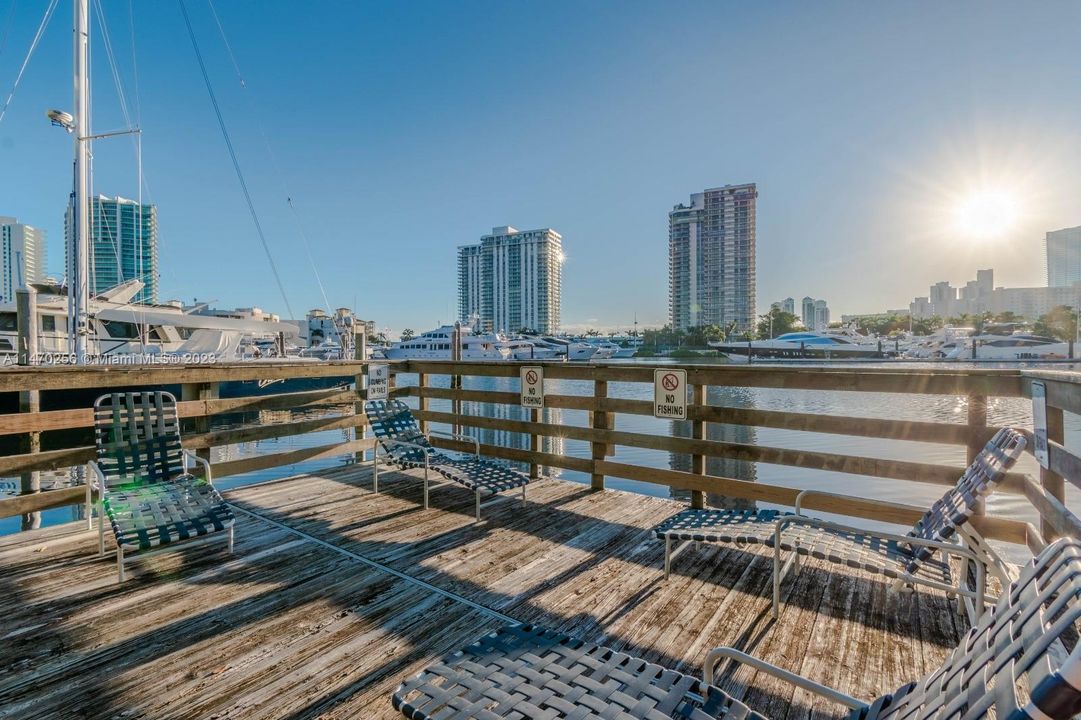 Recently Rented: $2,725 (2 beds, 2 baths, 1180 Square Feet)