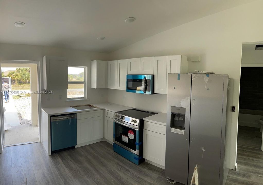 For Sale: $250,000 (3 beds, 2 baths, 1150 Square Feet)
