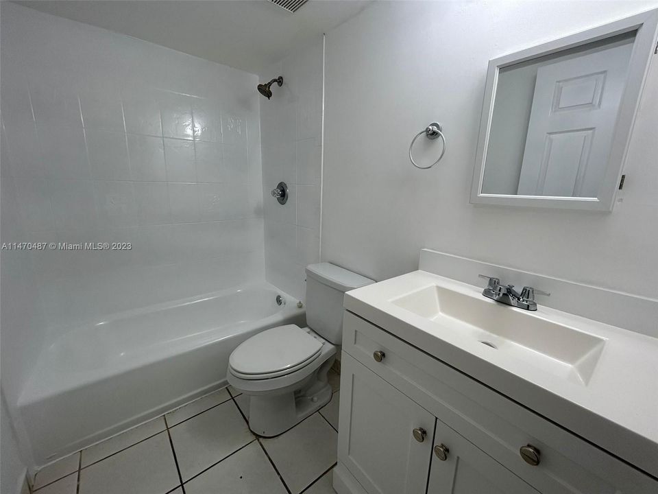 Recently Rented: $2,195 (2 beds, 2 baths, 944 Square Feet)
