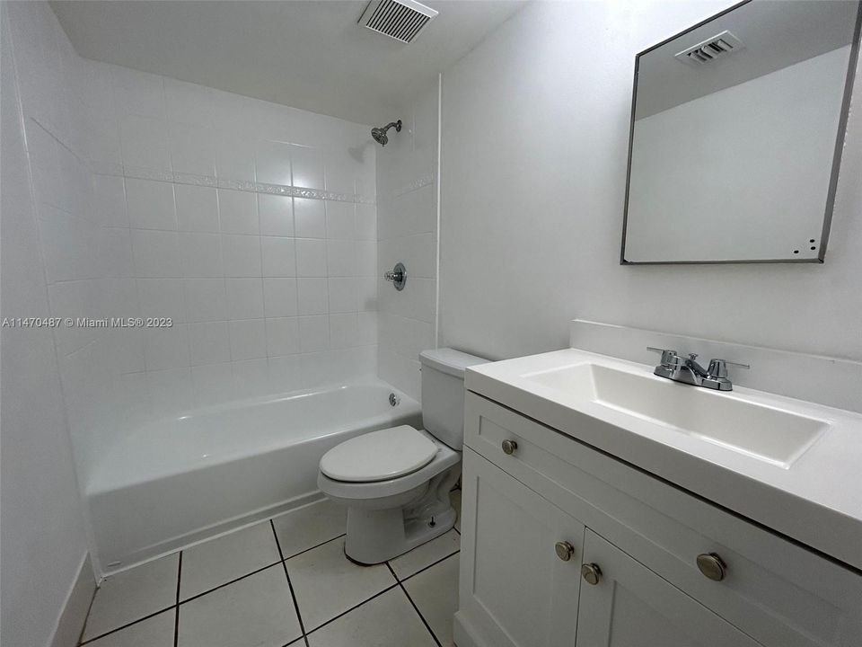Recently Rented: $2,195 (2 beds, 2 baths, 944 Square Feet)