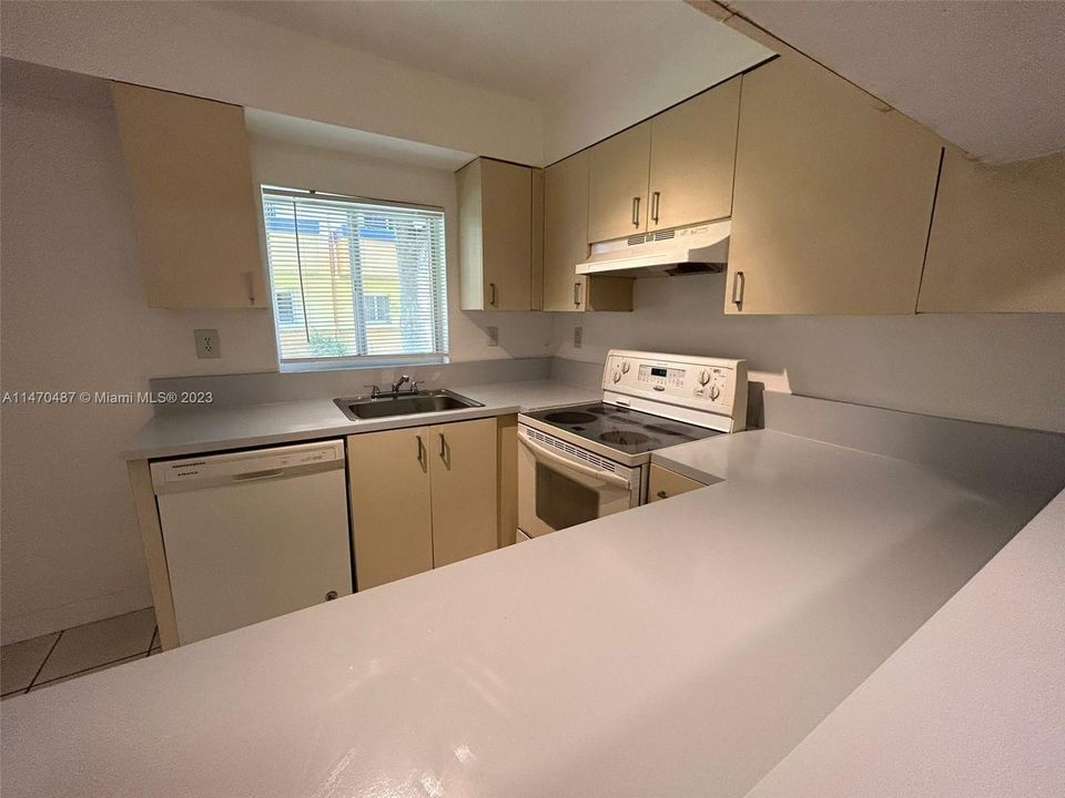 Recently Rented: $2,195 (2 beds, 2 baths, 944 Square Feet)