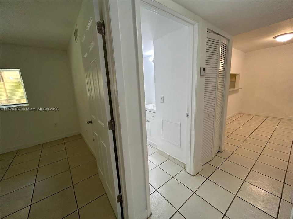 Recently Rented: $2,195 (2 beds, 2 baths, 944 Square Feet)