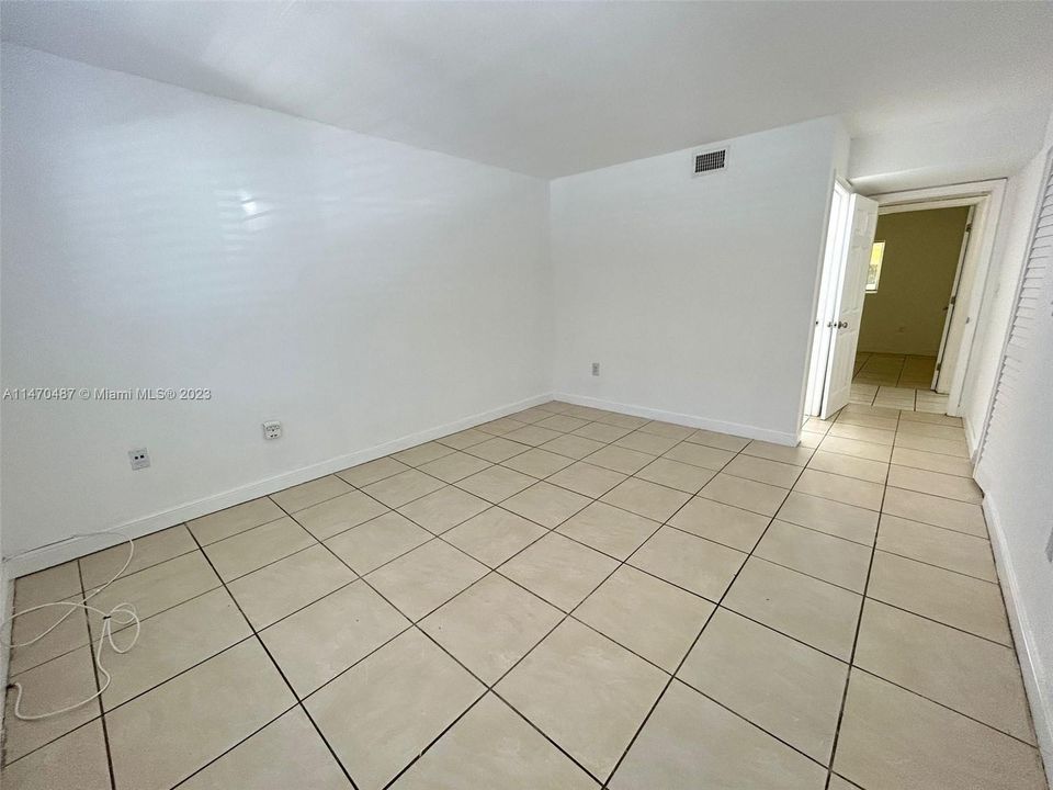 Recently Rented: $2,195 (2 beds, 2 baths, 944 Square Feet)
