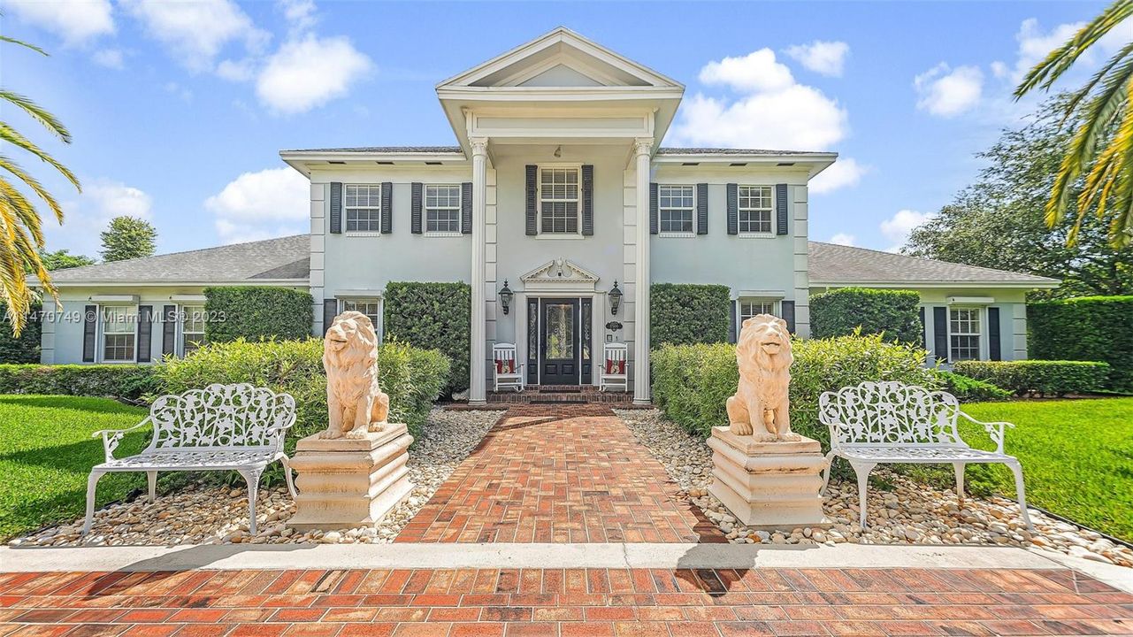 Recently Sold: $1,520,000 (5 beds, 4 baths, 4272 Square Feet)