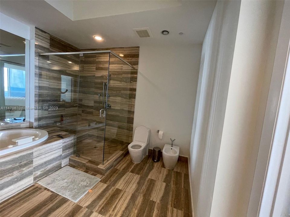 Recently Sold: $1,650,000 (2 beds, 3 baths, 0 Square Feet)