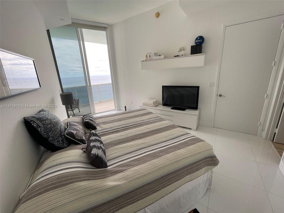 Recently Sold: $1,650,000 (2 beds, 3 baths, 0 Square Feet)