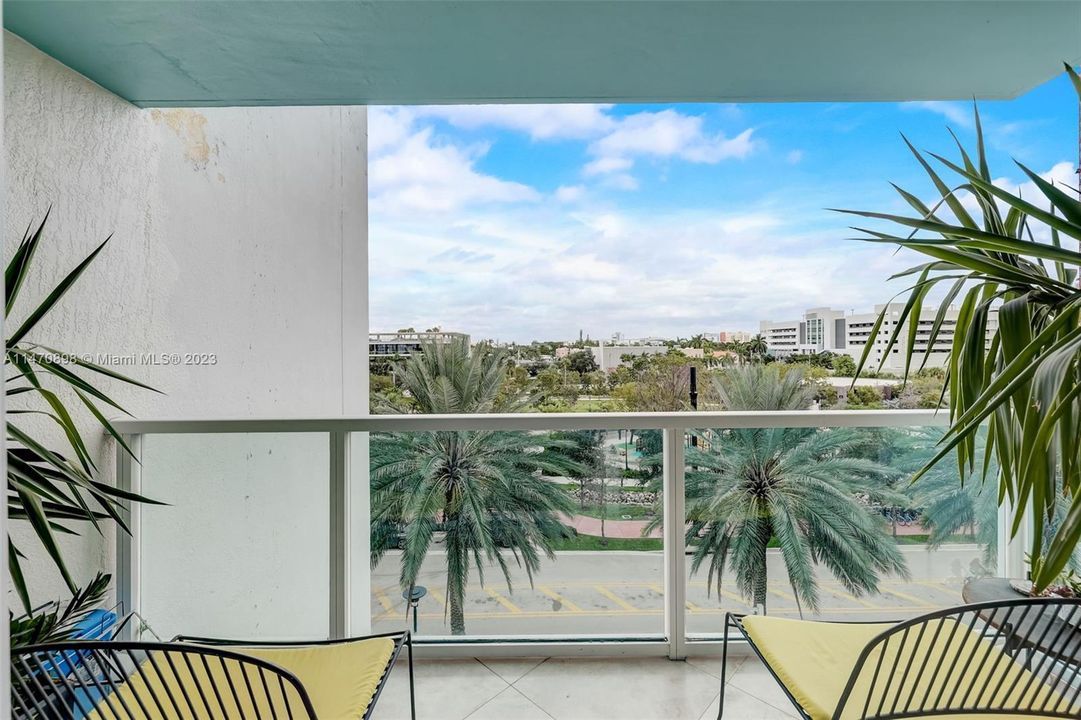 For Sale: $599,000 (1 beds, 1 baths, 746 Square Feet)