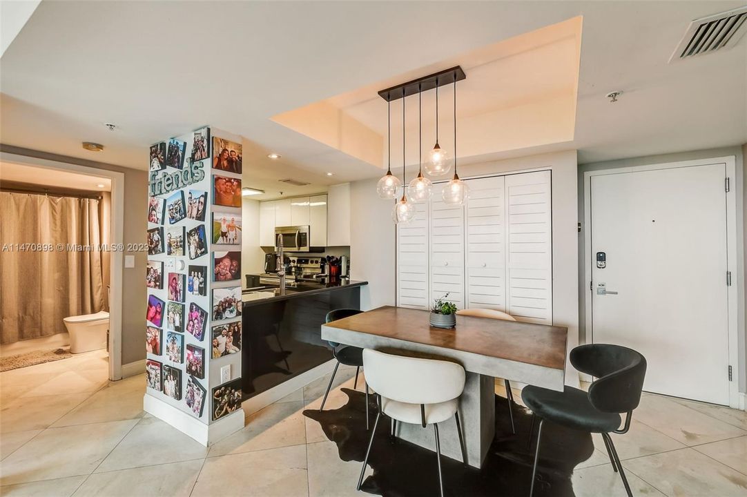 For Sale: $599,000 (1 beds, 1 baths, 746 Square Feet)