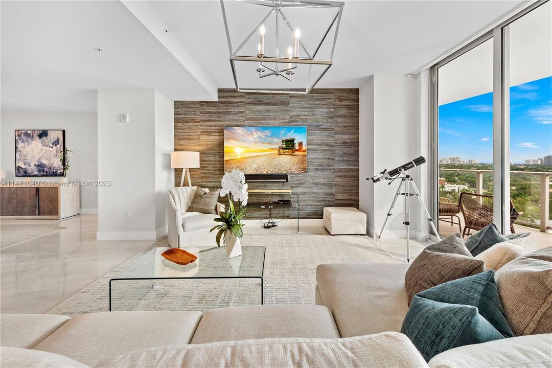 Recently Sold: $2,500,000 (3 beds, 3 baths, 2407 Square Feet)