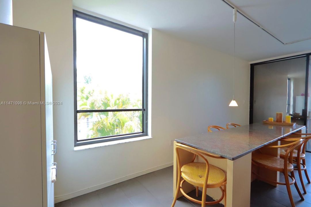 Active With Contract: $755,000 (2 beds, 2 baths, 1158 Square Feet)