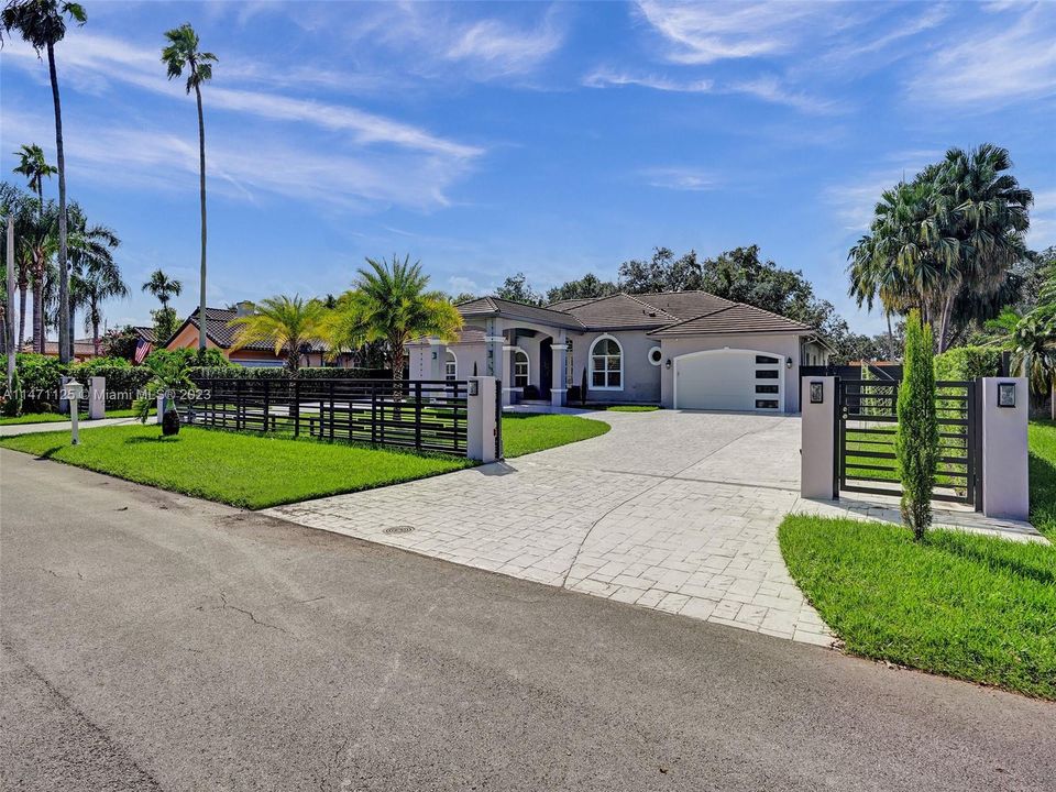 Recently Sold: $1,675,000 (4 beds, 3 baths, 3425 Square Feet)