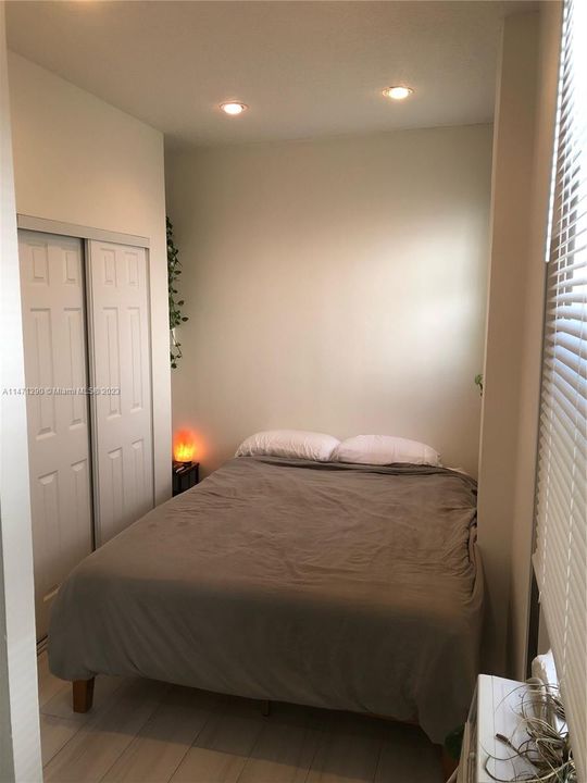 Недавно продано: $194,900 (0 спален, 1 ванн, 390 Квадратных фут)