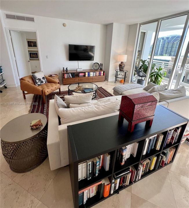 Недавно продано: $645,000 (1 спален, 1 ванн, 1076 Квадратных фут)