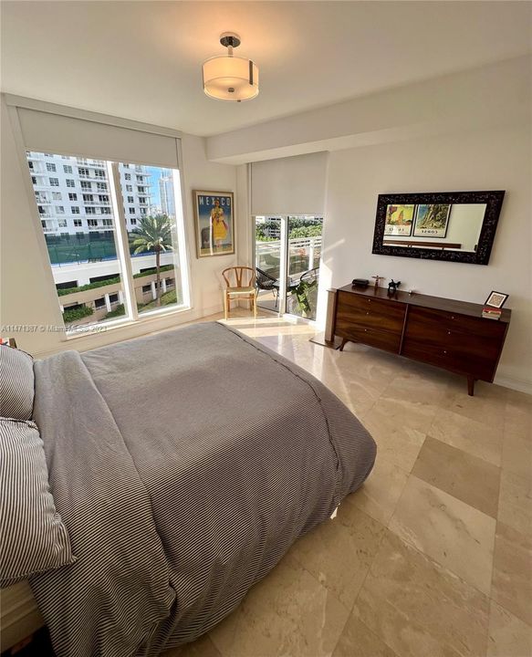 Недавно продано: $645,000 (1 спален, 1 ванн, 1076 Квадратных фут)