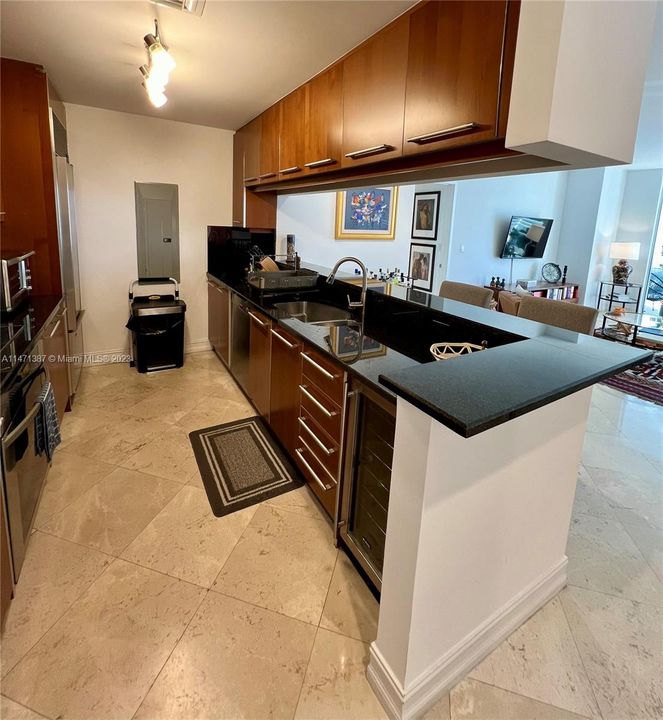 Недавно продано: $645,000 (1 спален, 1 ванн, 1076 Квадратных фут)