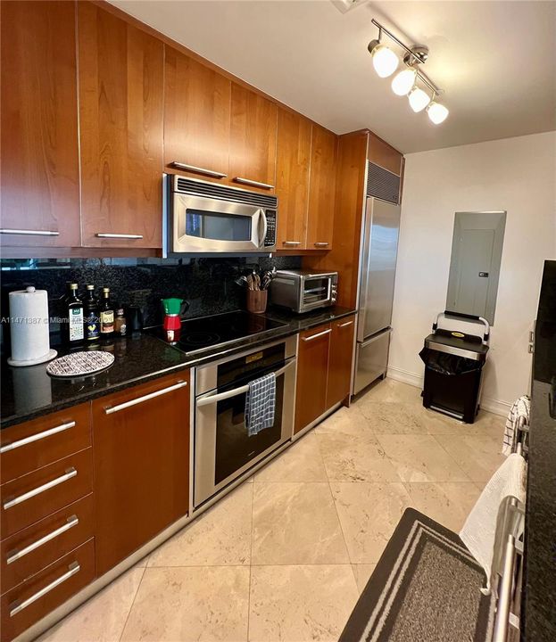 Недавно продано: $645,000 (1 спален, 1 ванн, 1076 Квадратных фут)