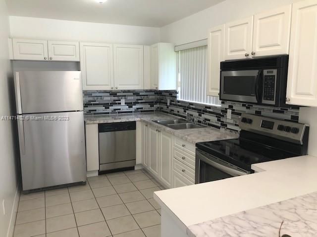 Recently Rented: $3,000 (3 beds, 2 baths, 2300 Square Feet)