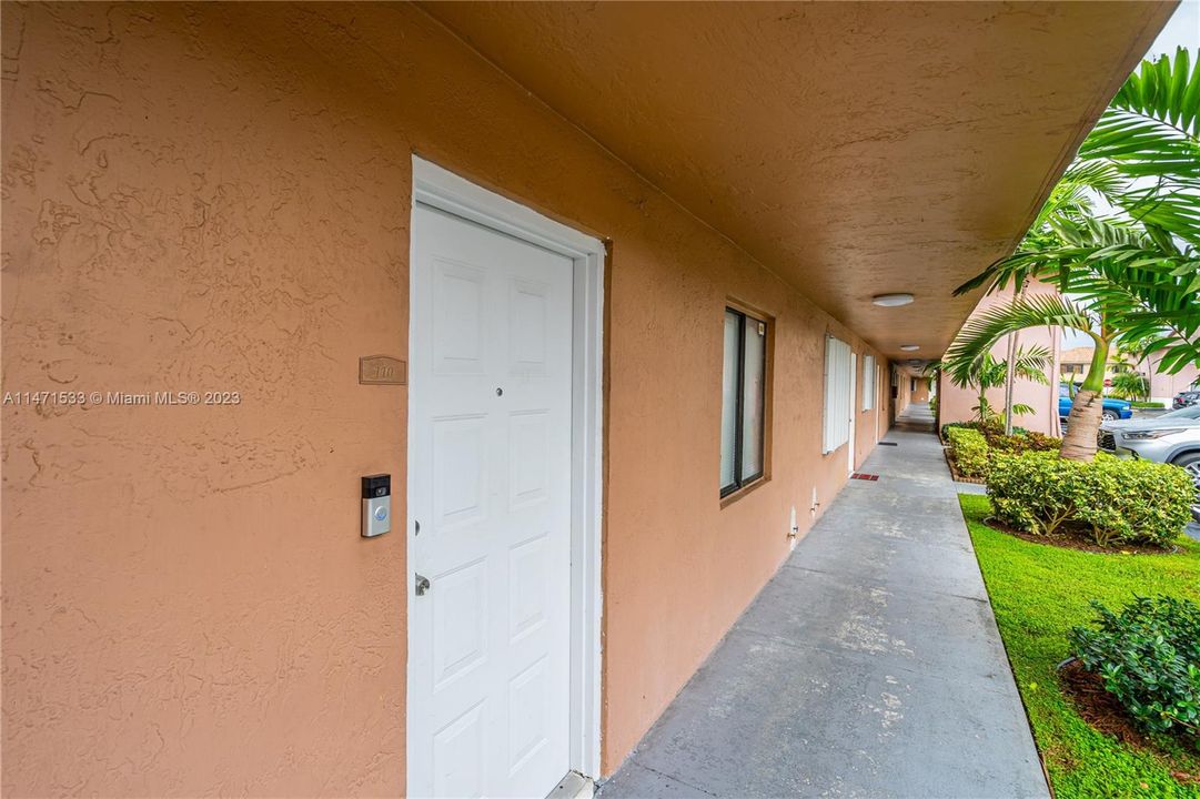 Recently Sold: $280,000 (2 beds, 1 baths, 954 Square Feet)