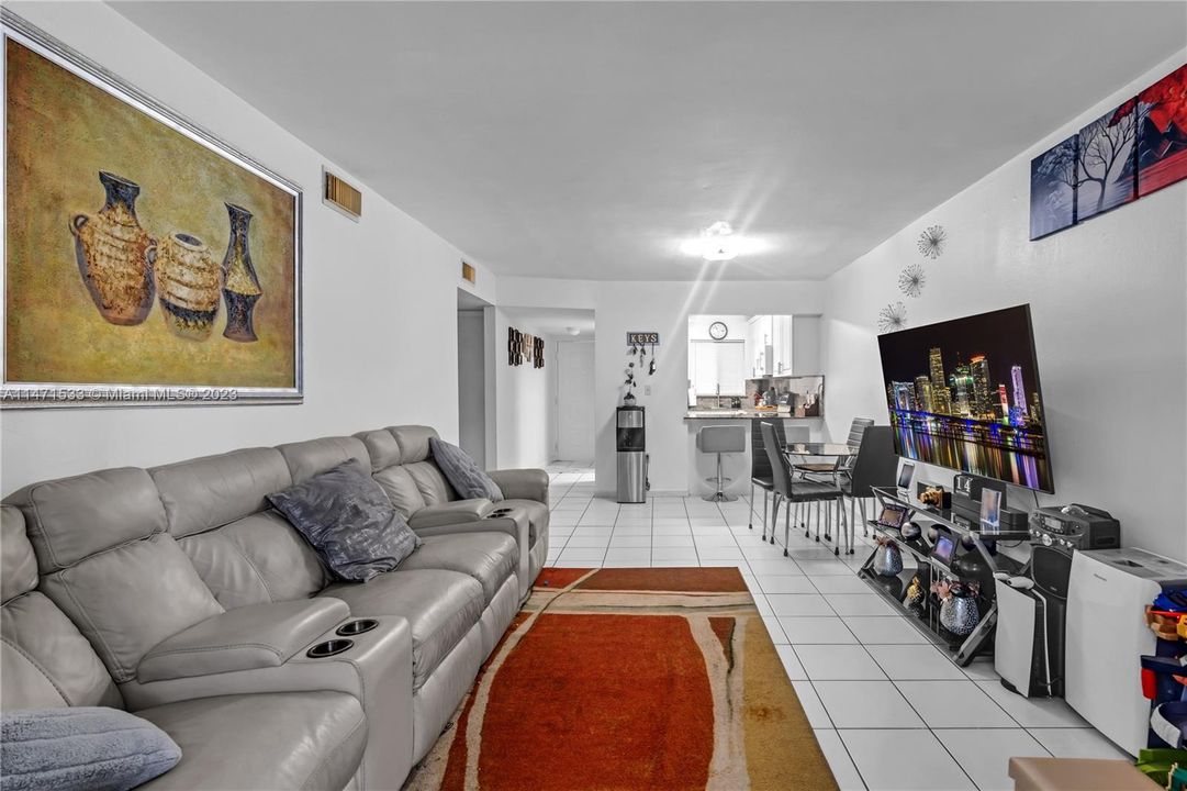 Recently Sold: $280,000 (2 beds, 1 baths, 954 Square Feet)