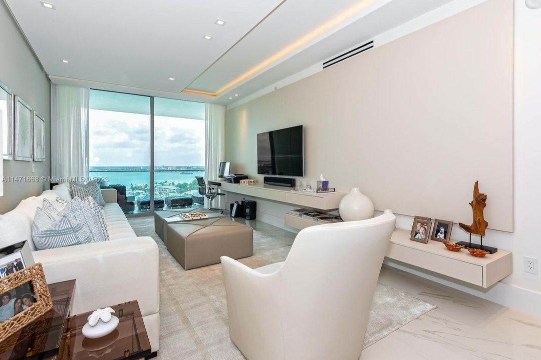 For Sale: $11,500,000 (3 beds, 4 baths, 3264 Square Feet)