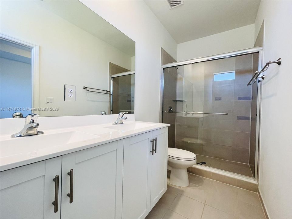 Recently Rented: $2,900 (3 beds, 3 baths, 1256 Square Feet)