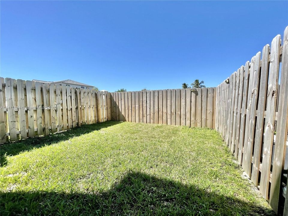 Recently Rented: $2,900 (3 beds, 3 baths, 1256 Square Feet)