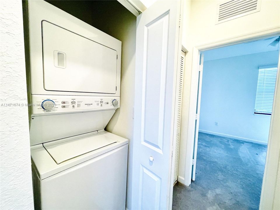 Recently Rented: $2,900 (3 beds, 3 baths, 1256 Square Feet)