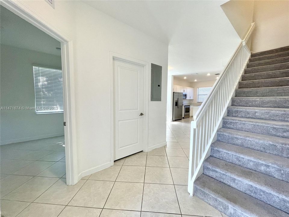 Recently Rented: $2,900 (3 beds, 3 baths, 1256 Square Feet)