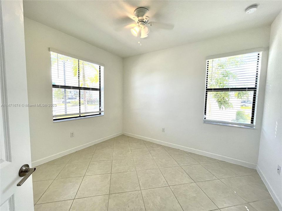 Recently Rented: $2,900 (3 beds, 3 baths, 1256 Square Feet)