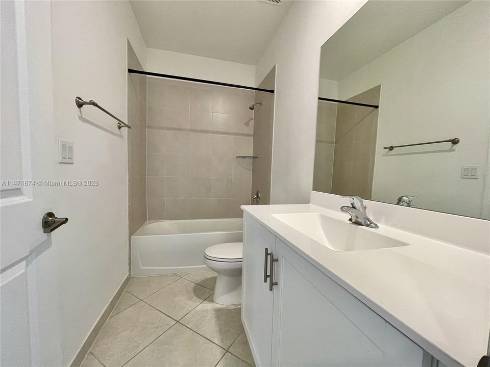 Recently Rented: $2,900 (3 beds, 3 baths, 1256 Square Feet)