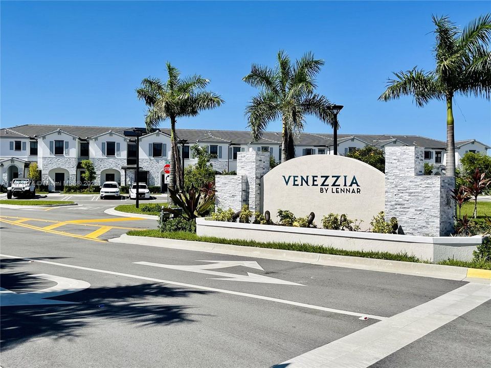 Recently Rented: $2,900 (3 beds, 3 baths, 1256 Square Feet)