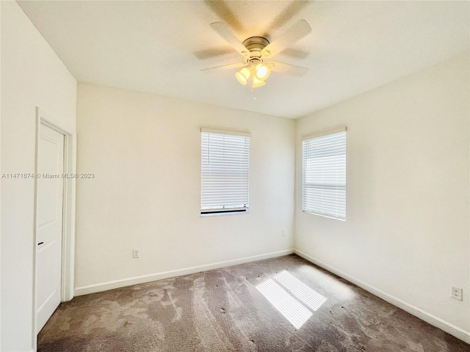 Recently Rented: $2,900 (3 beds, 3 baths, 1256 Square Feet)